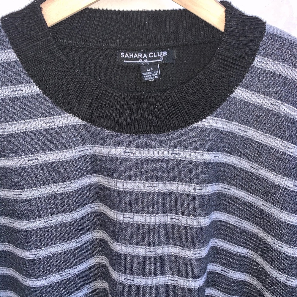 SOLD Vintage | Pullover Crew Neck Sweatshirt - Picture 4 of 4